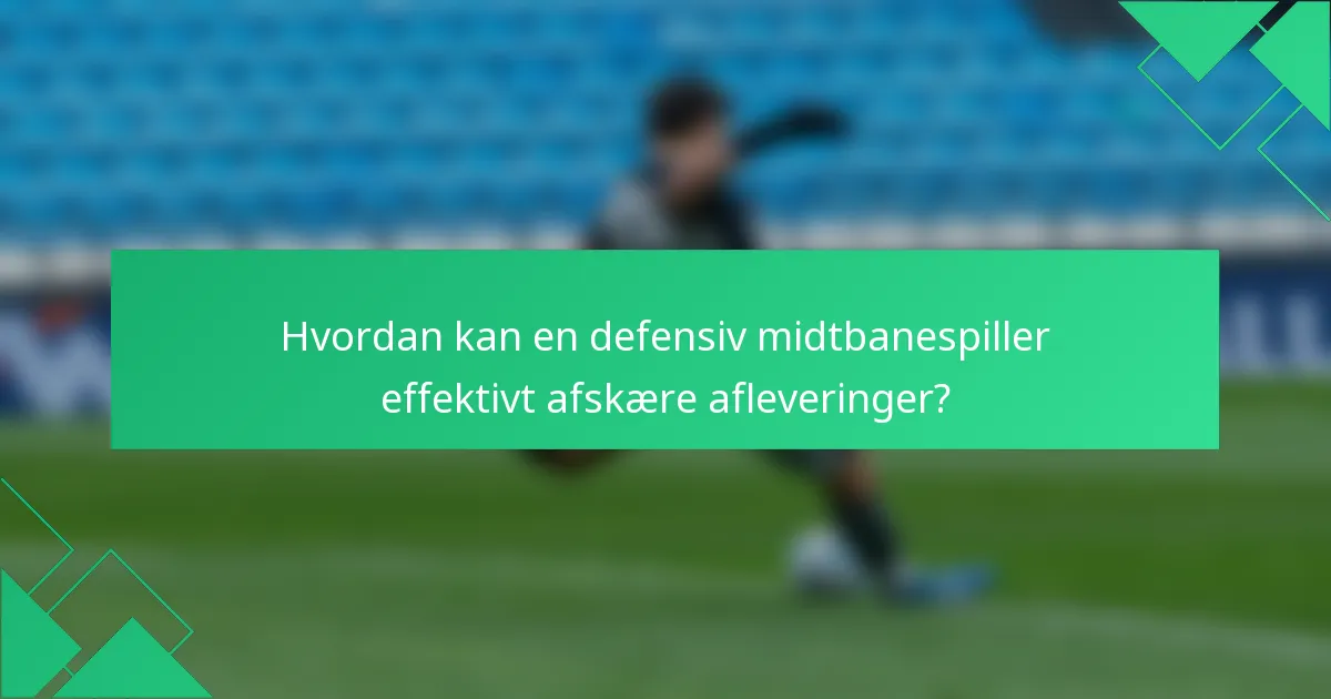 Hvordan kan en defensiv midtbanespiller effektivt afskære afleveringer?